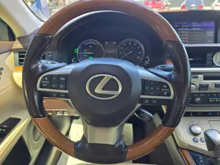 2017 LEXUS ES 300h