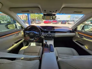 2017 LEXUS ES 300h