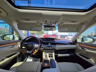 2017 LEXUS ES 300h