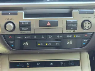 2017 LEXUS ES 300h