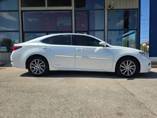 2017 LEXUS ES 300h