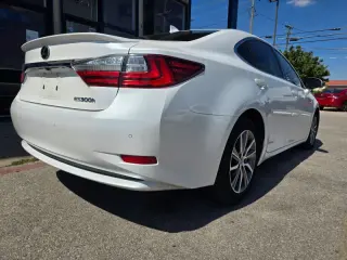 2017 LEXUS ES 300h