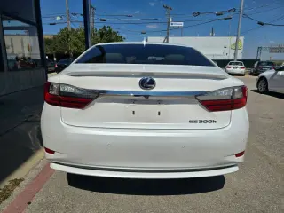 2017 LEXUS ES 300h