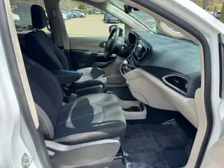 2023 Chrysler Voyager
