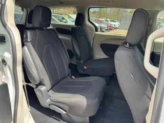 2023 Chrysler Voyager