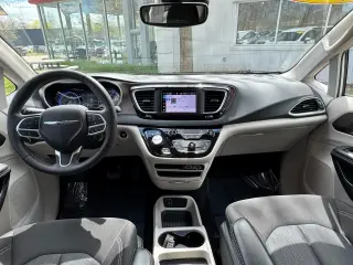 2023 Chrysler Voyager