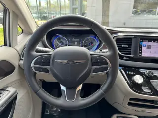 2023 Chrysler Voyager