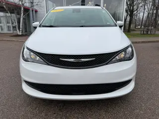 2023 Chrysler Voyager