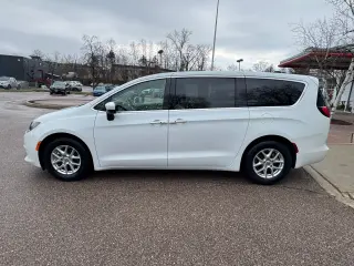 2023 Chrysler Voyager