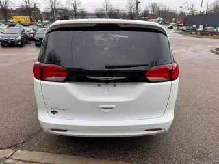 2023 Chrysler Voyager