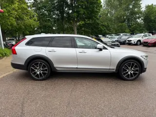 2020 Volvo V90 Cross Country