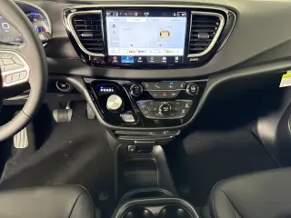 2026 Chrysler Voyager