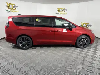 2026 Chrysler Pacifica