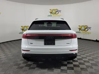2026 Audi Q8