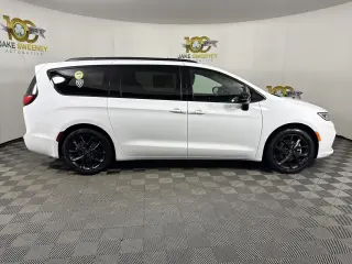 2026 Chrysler Pacifica