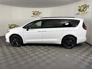 2026 Chrysler Pacifica