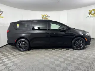 2026 Chrysler Pacifica
