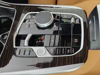 2027 BMW X7