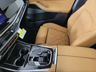 2027 BMW X7