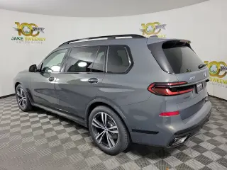 2027 BMW X7