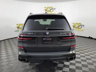 2027 BMW X7