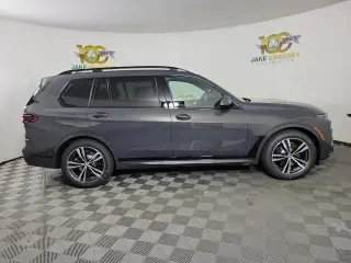 2027 BMW X7