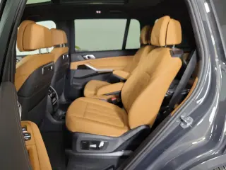 2027 BMW X7