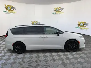 2025 Chrysler Pacifica