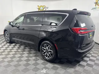 2027 Chrysler Pacifica