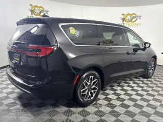 2027 Chrysler Pacifica