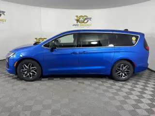 2027 Chrysler Pacifica