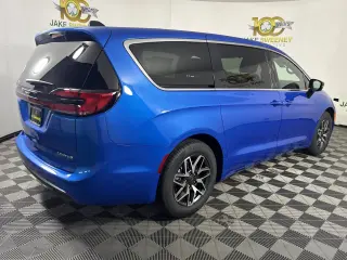 2027 Chrysler Pacifica