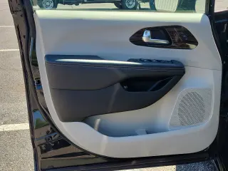 2023 Chrysler Pacifica Plug-In Hybrid