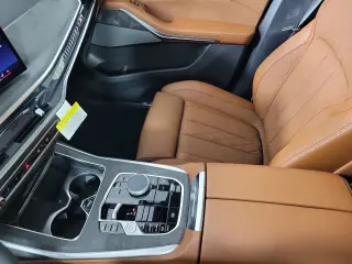 2027 BMW X7
