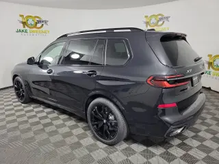 2027 BMW X7