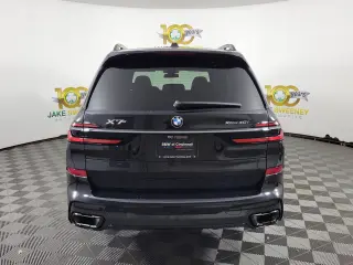 2027 BMW X7