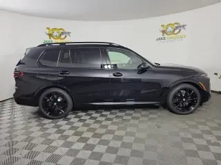 2027 BMW X7