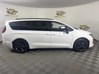 2027 Chrysler Pacifica