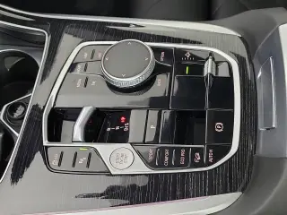 2025 BMW X7