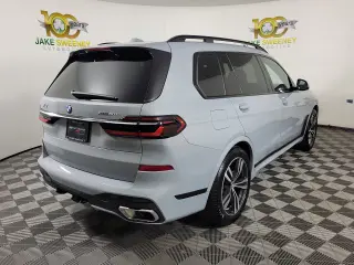 2025 BMW X7