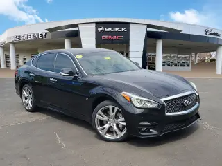 2017 INFINITI Q70