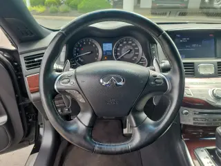 2017 INFINITI Q70