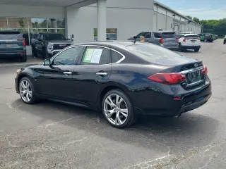 2017 INFINITI Q70