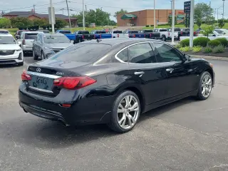 2017 INFINITI Q70