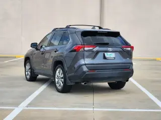 Toyota RAV4 2021 XLE Premium 4dr SUV