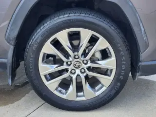 Toyota RAV4 2021 XLE Premium 4dr SUV