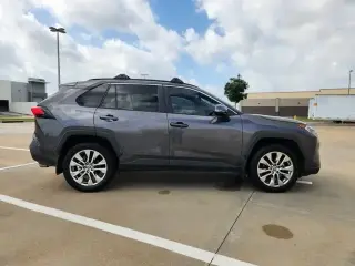 Toyota RAV4 2021 XLE Premium 4dr SUV