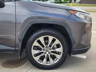 Toyota RAV4 2021 XLE Premium 4dr SUV