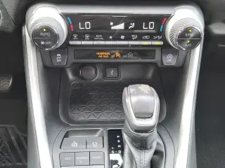 Toyota RAV4 2021 XLE Premium 4dr SUV