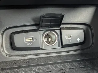Hyundai VENUE 2025 Limited 4dr Crossover